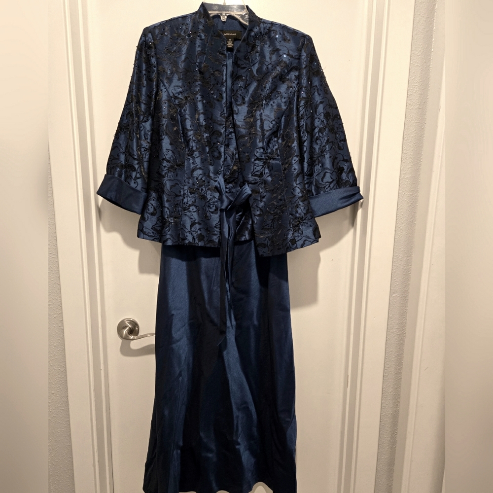 Size 16. Long 2 piece formal dress.